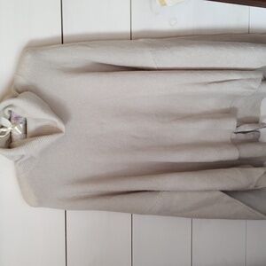 Skylar + Jade Flirty Zip Back Sweater. PtP 29 1/2". Assymetrical Hem. SOFT